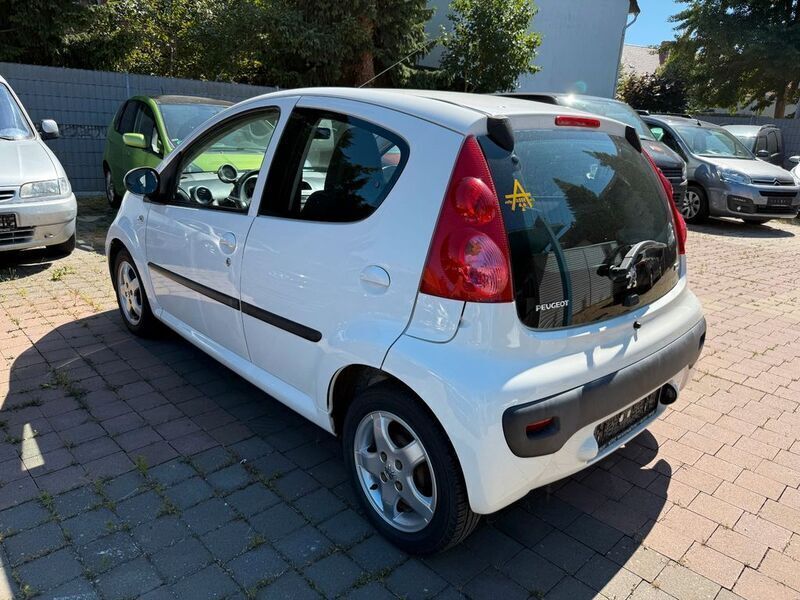 Weiß Gebraucht 2009 Peugeot 107 Filou Kleinwagen | 1.750 € (Fairer Preis) - Bild 1/4