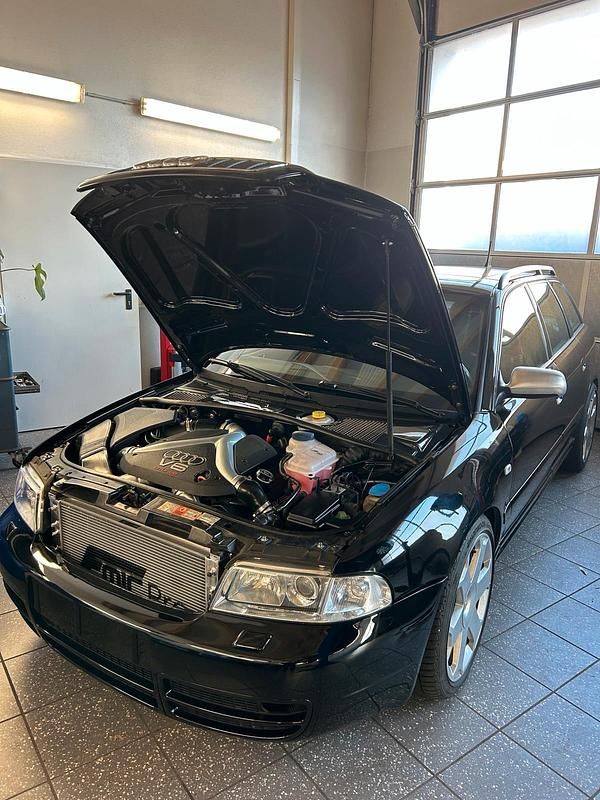 Second-hand Audi RS4 265 CP (194 kW) 2001 Negru Break