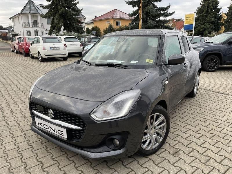 Grau Gebraucht 2023 Suzuki Swift Comfort Limousine | 17.998 € (Fairer Preis) - Bild 1/4