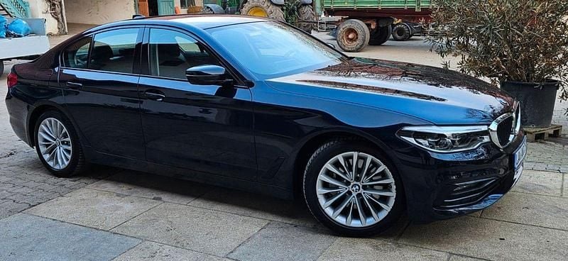 Gebraucht BMW 530 Sport Line 265 PS (194 kW) 2018 Blau Limousine