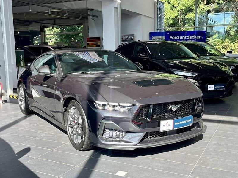 Neu Ford Mustang Fastback 446 PS (328 kW) 2025 Dark matter/starlight gray Coupé
