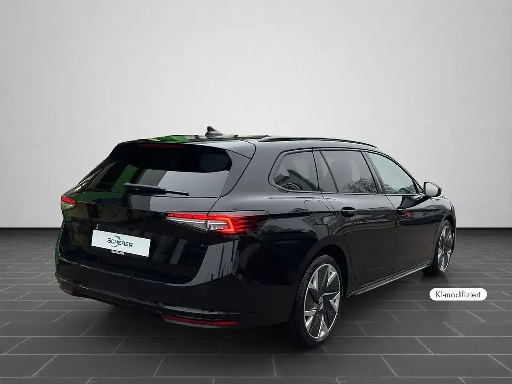 Neu Skoda Superb SportLine 193 PS (141 kW) 2025 Grau Kombi