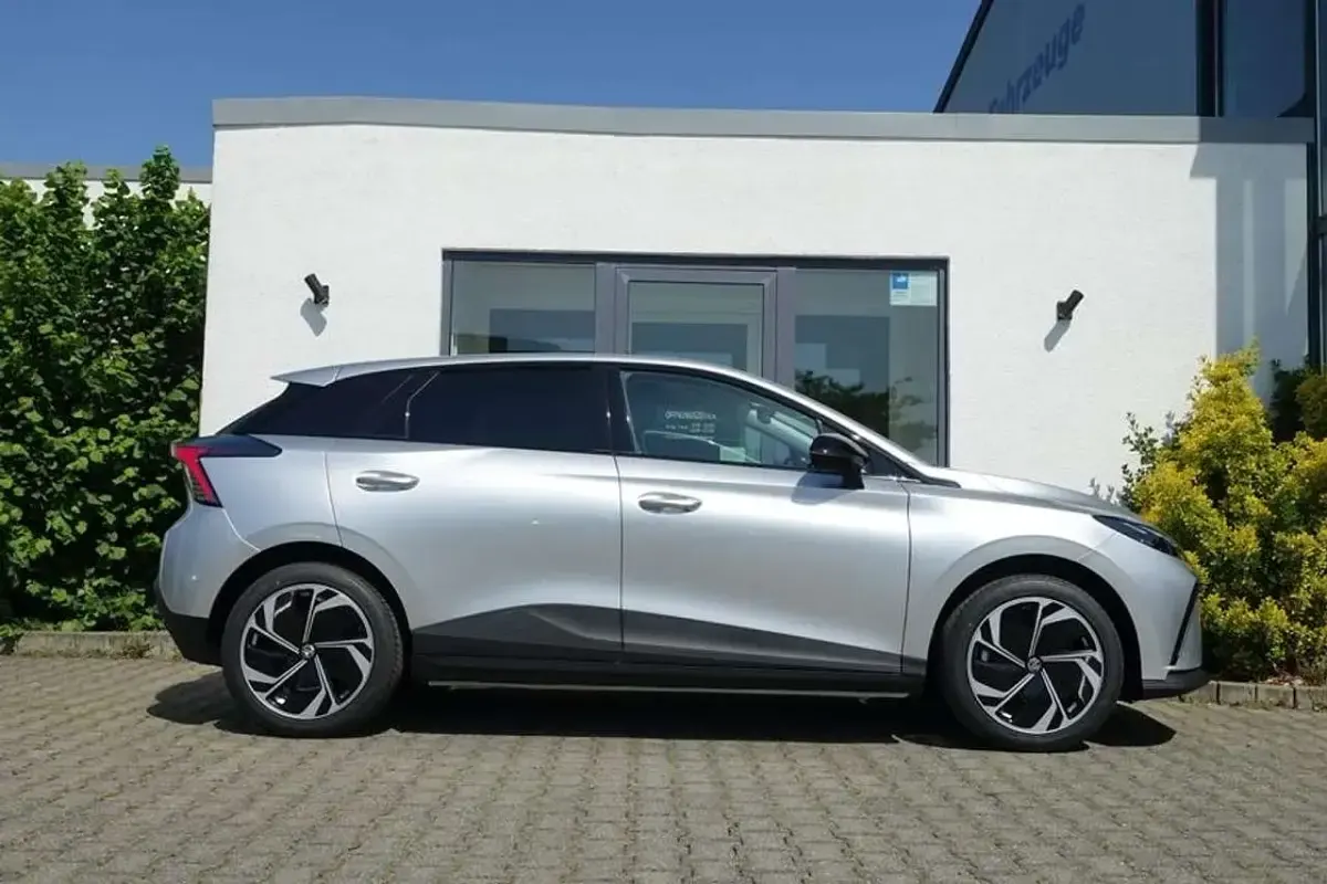 Neu MG MG4 EV 139 kW (190 PS) 2026 Cosmic silver Kleinwagen