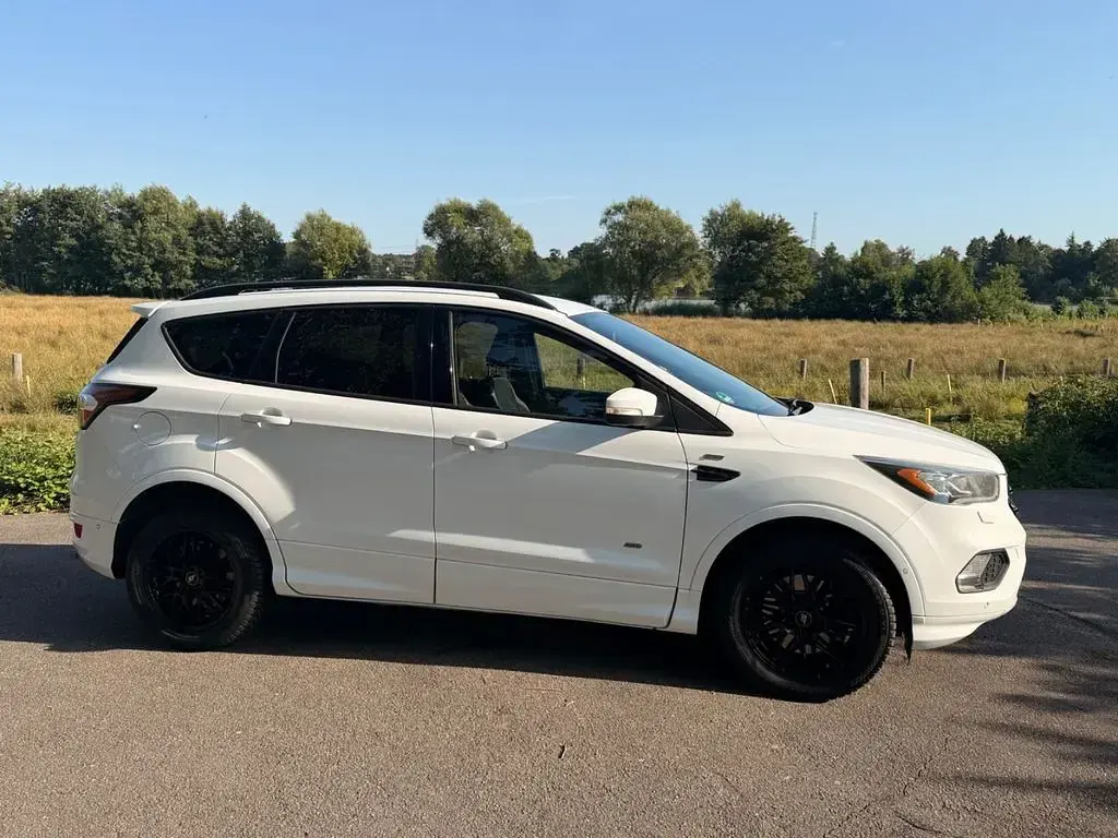 Gebraucht Ford Kuga ST-Line 179 PS (131 kW) 2017 Weiß SUV