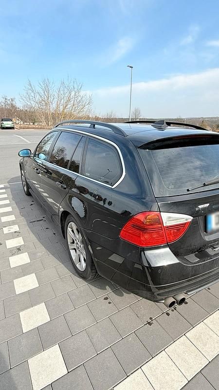 Gebraucht BMW 325 197 PS (144 kW) 2008 Schwarz Kombi