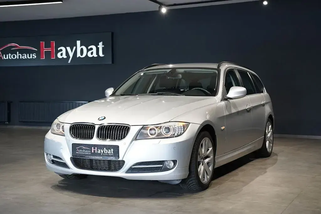 Gebraucht BMW 320 184 PS (135 kW) 2012 Titansilber Kombi