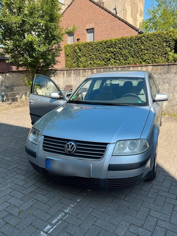 Silber Gebraucht 2003 VW Passat Limousine | 1.300 € (Superpreis) - Bild 1/4