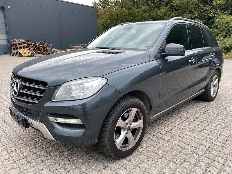 Grau Gebraucht 2012 Mercedes ML350 SUV | 9.700 € (Superpreis) - Bild 1/4