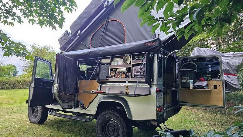 Silber Gebraucht 2006 Land Rover Defender SUV | 79.500 € - Bild 1/4