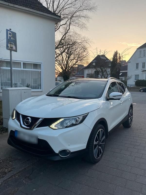 Weiß Gebraucht 2014 Nissan Qashqai Tekna SUV | 11.000 € (Fairer Preis) - Bild 1/4