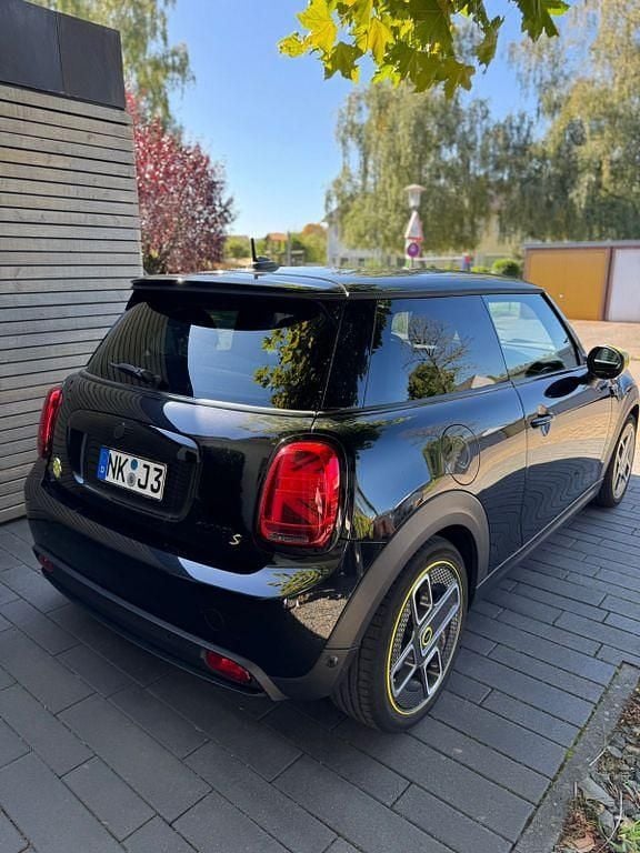 Gebraucht Mini Cooper SE 135 kW (184 PS) 2023 Schwarz Kleinwagen