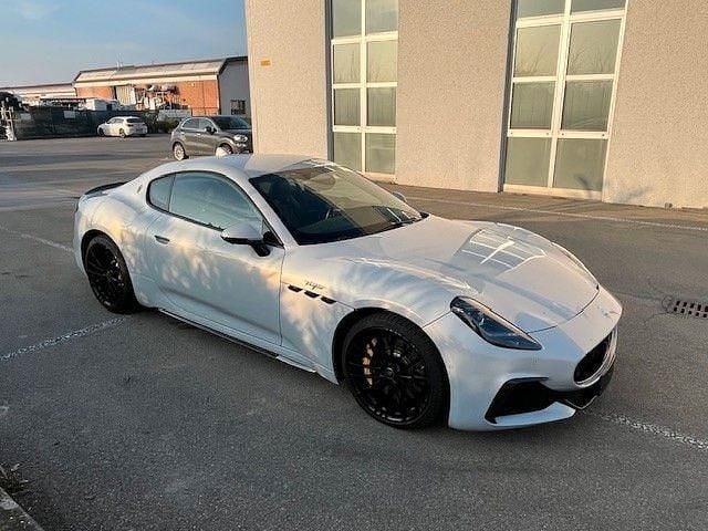 Grau Gebraucht 2025 Maserati Granturismo Coupé | 132.000 € - Bild 1/4