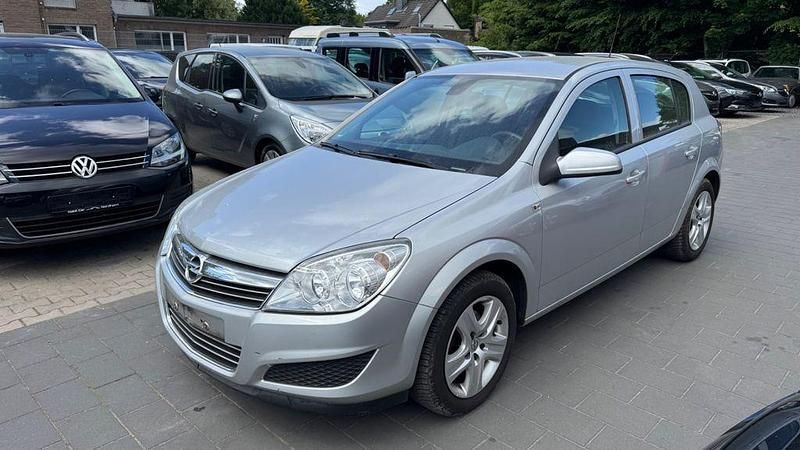 Silber Gebraucht 2009 Opel Astra Edition Limousine | 3.750 € (Fairer Preis) - Bild 1/4