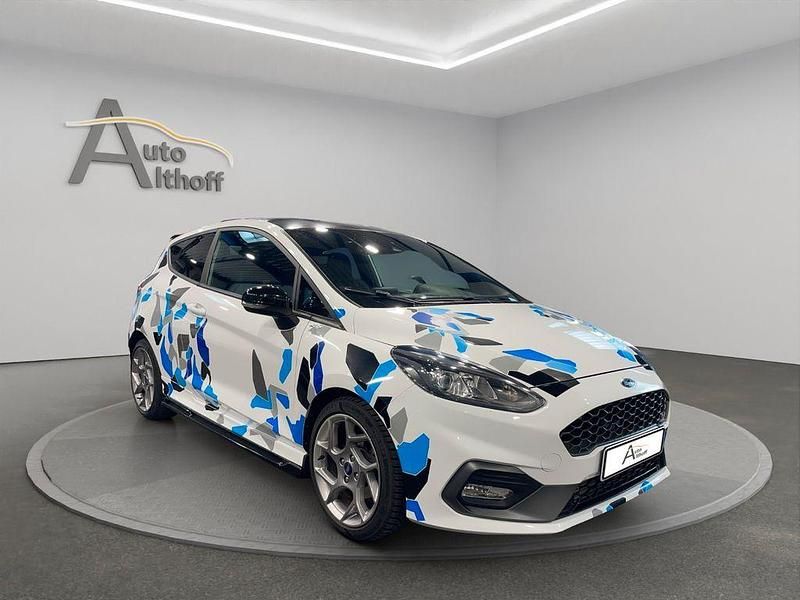 Weiß Gebraucht 2018 Ford Fiesta ST Kleinwagen | 14.499 € (Fairer Preis) - Bild 1/4