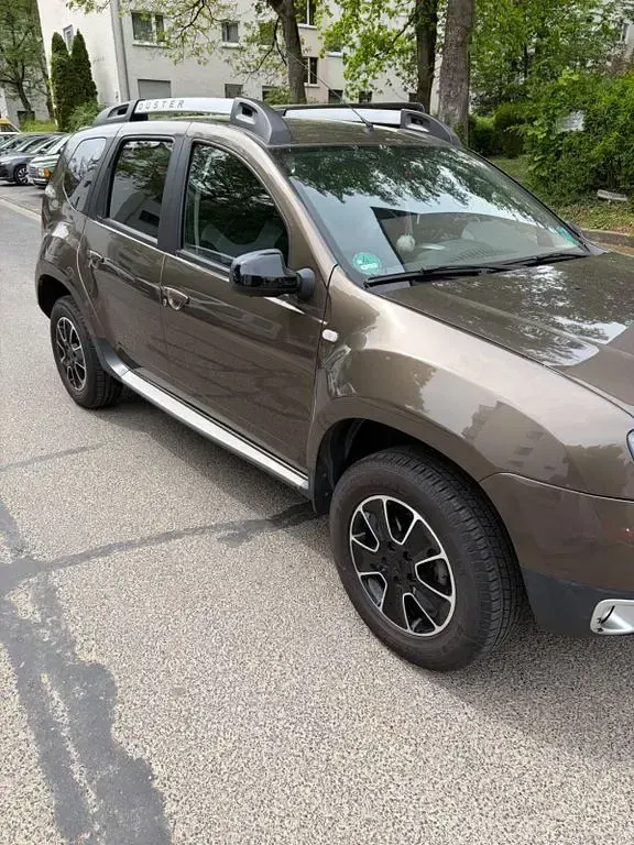 Second-hand Dacia Duster Black Shadow 125 CP (91 kW) 2017 Maro SUV