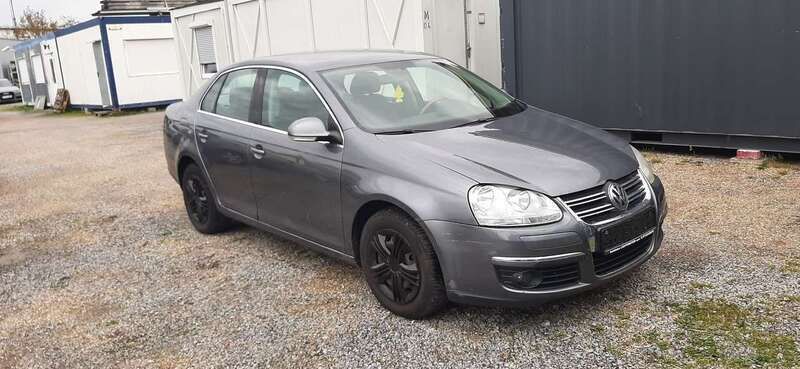 Platinum grey metallic Gebraucht 2006 VW Jetta Comfortline Limousine | 2.990 € (Guter Preis) - Bild 1/4