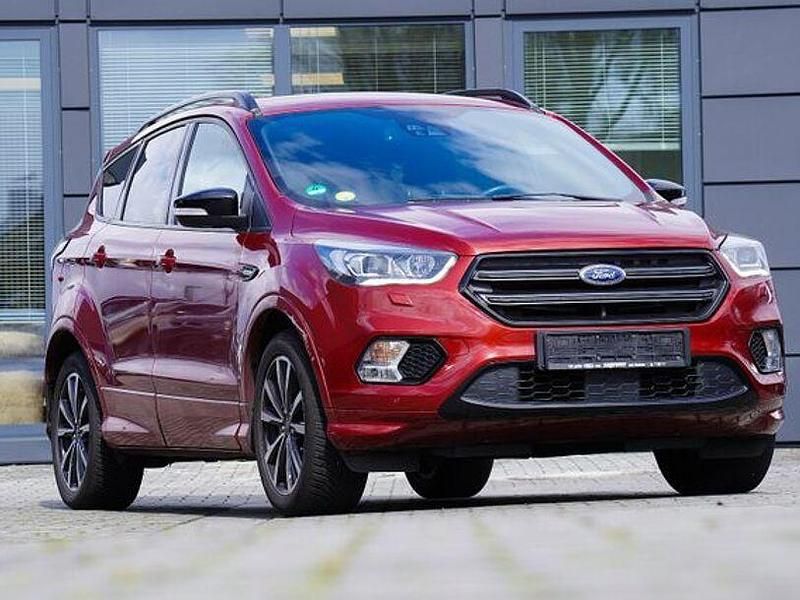 Gebraucht Ford Kuga ST-Line 179 PS (131 kW) 2019 Rot SUV