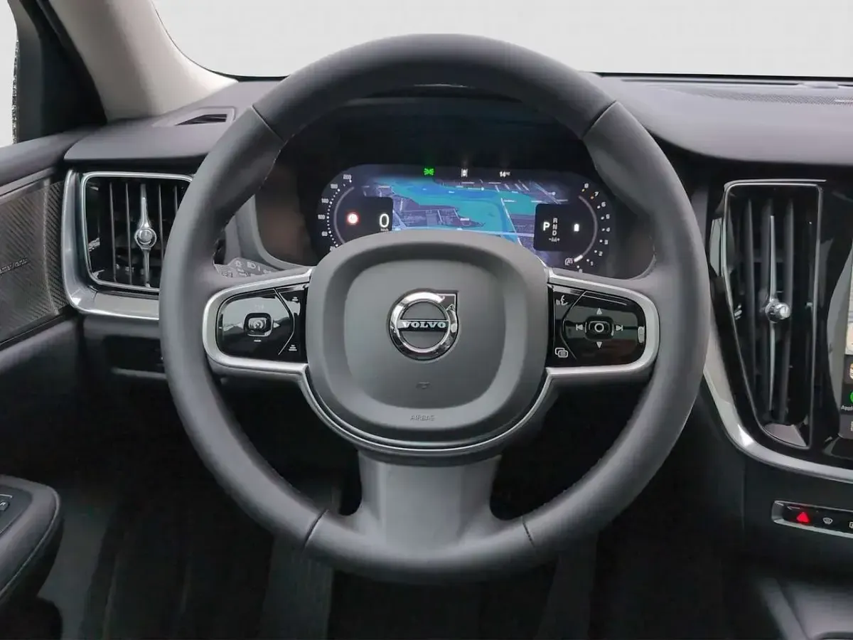 Gebraucht Volvo V60 Plus 197 PS (144 kW) 2025 Denim blue Kombi