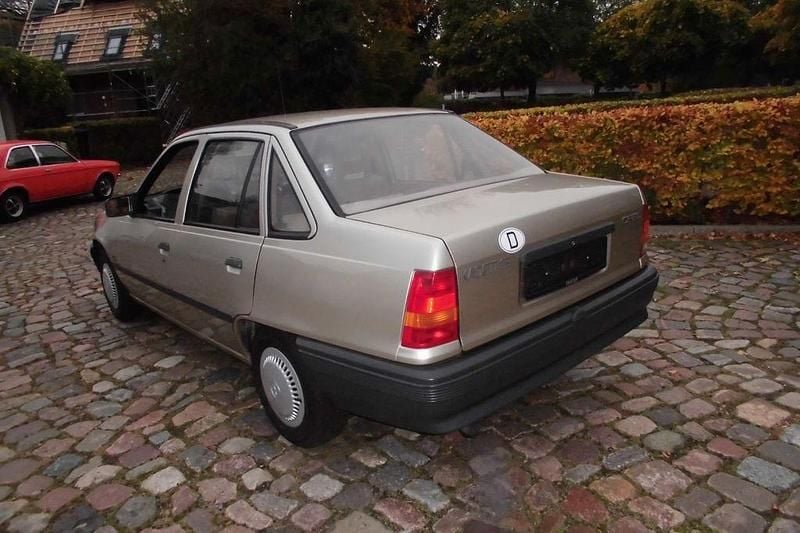 Gebraucht Opel Kadett 75 PS (55 kW) 1986 Gold Limousine