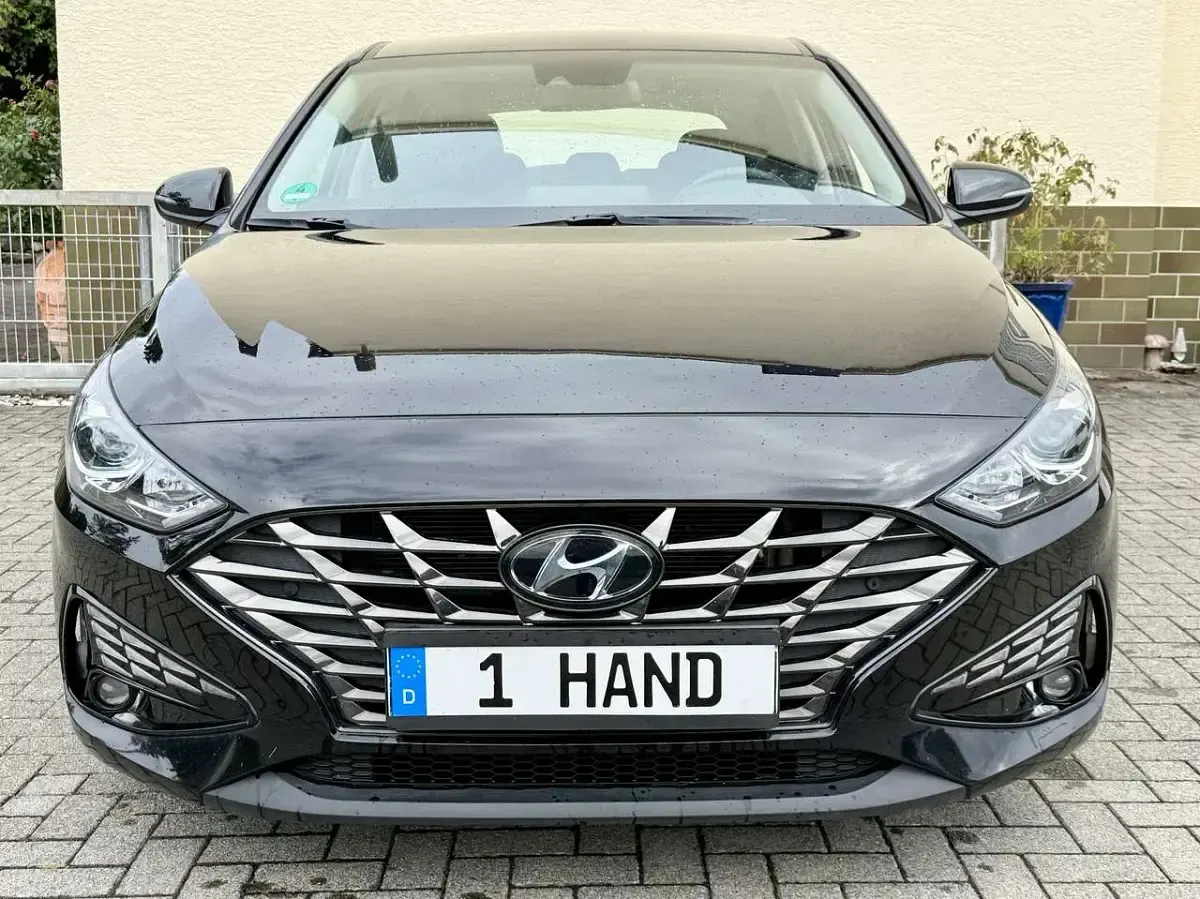 Gebraucht Hyundai i30 Trend 160 PS (117 kW) 2022 Phantom black / mic Kleinwagen