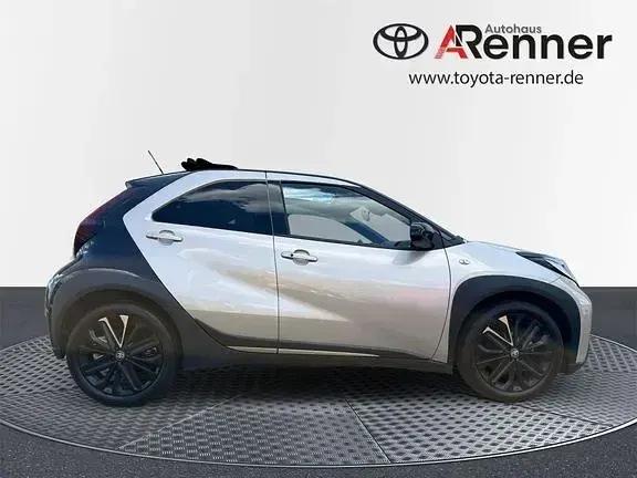 Gebraucht Toyota Aygo X Style 72 PS (52 kW) 2022 Ginger beige metallic/ night sky black SUV
