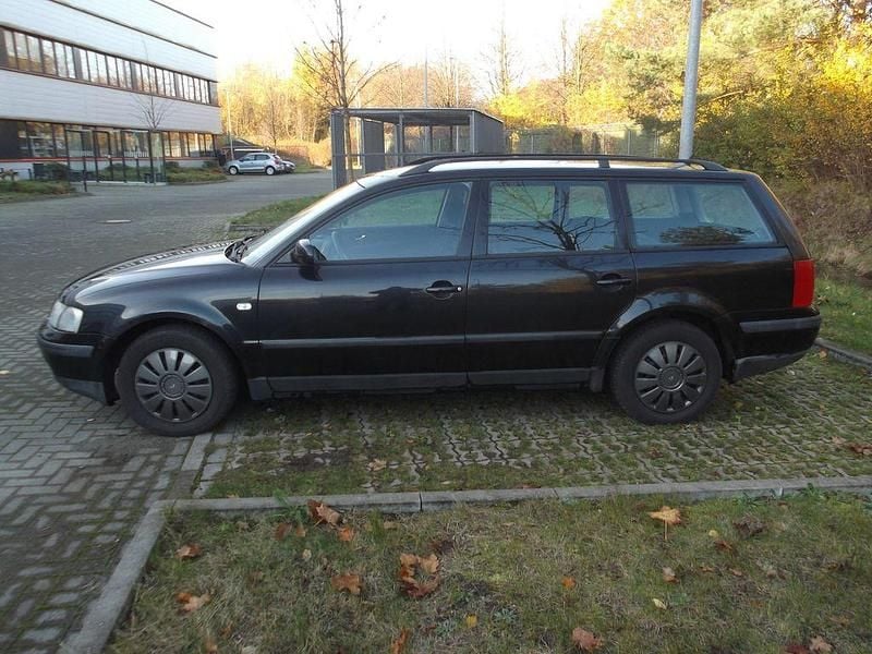 Gebraucht VW Passat 101 PS (74 kW) 2000 Schwarz Kombi