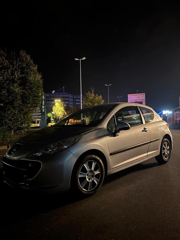 Grau Gebraucht 2009 Peugeot 207 Kleinwagen | 1.100 € (Superpreis) - Bild 1/4