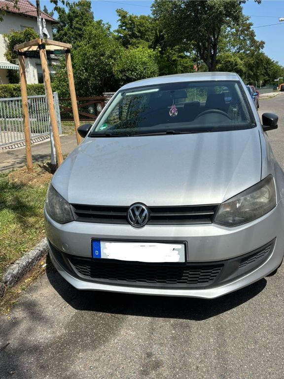 Silber Gebraucht 2011 VW Polo Trendline Kleinwagen | 5.950 € (Etwas zu teuer) - Bild 1/4