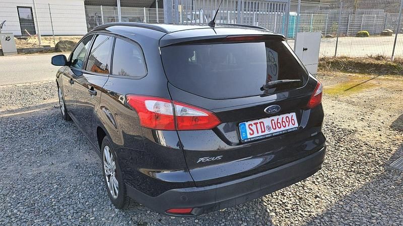 Gebraucht Ford Focus Trend 125 PS (91 kW) 2014 Schwarz Kombi