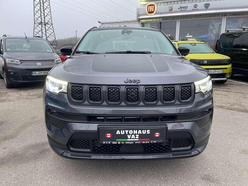 Neu Jeep Compass North 131 PS (96 kW) 2025 Graphite grey metallic SUV