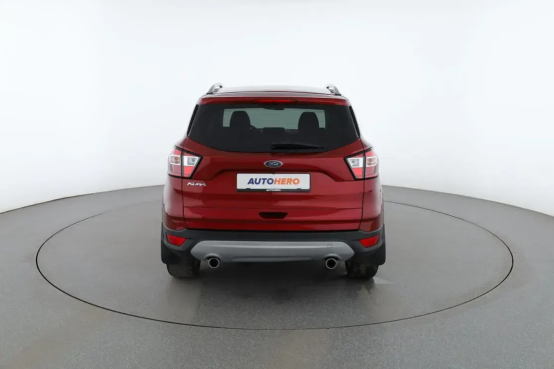 Gebraucht Ford Kuga Titanium 150 PS (110 kW) 2019 Rot SUV
