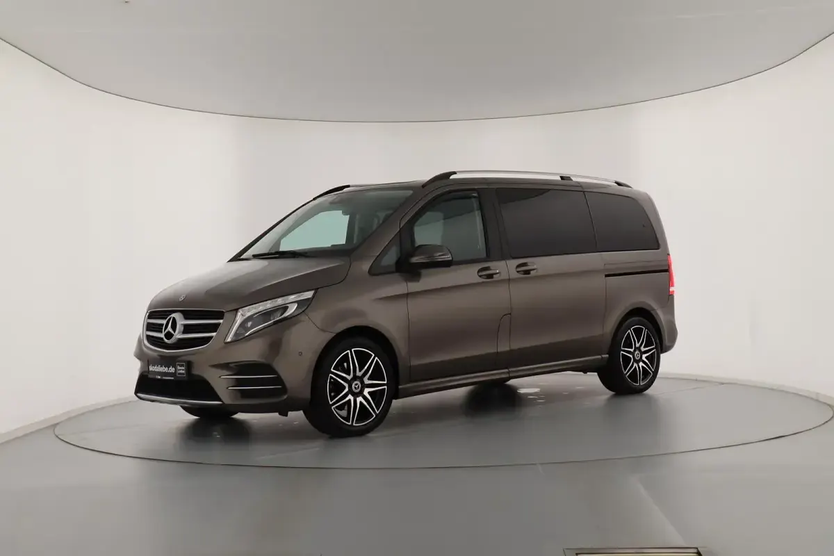 Gebraucht Mercedes V220 AMG line Plus 190 PS (139 kW) 2018 Indiumgrau metallic Van / Kleinbus