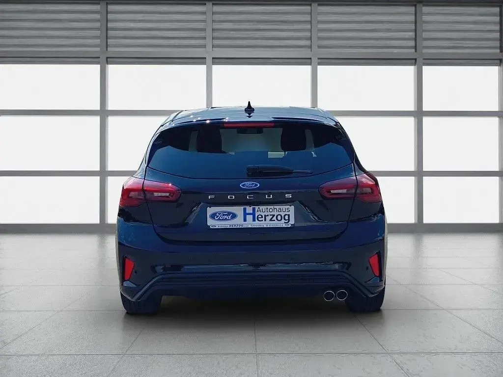 Neu Ford Focus ST-Line 125 PS (91 kW) 2025 Agate black metallic Limousine