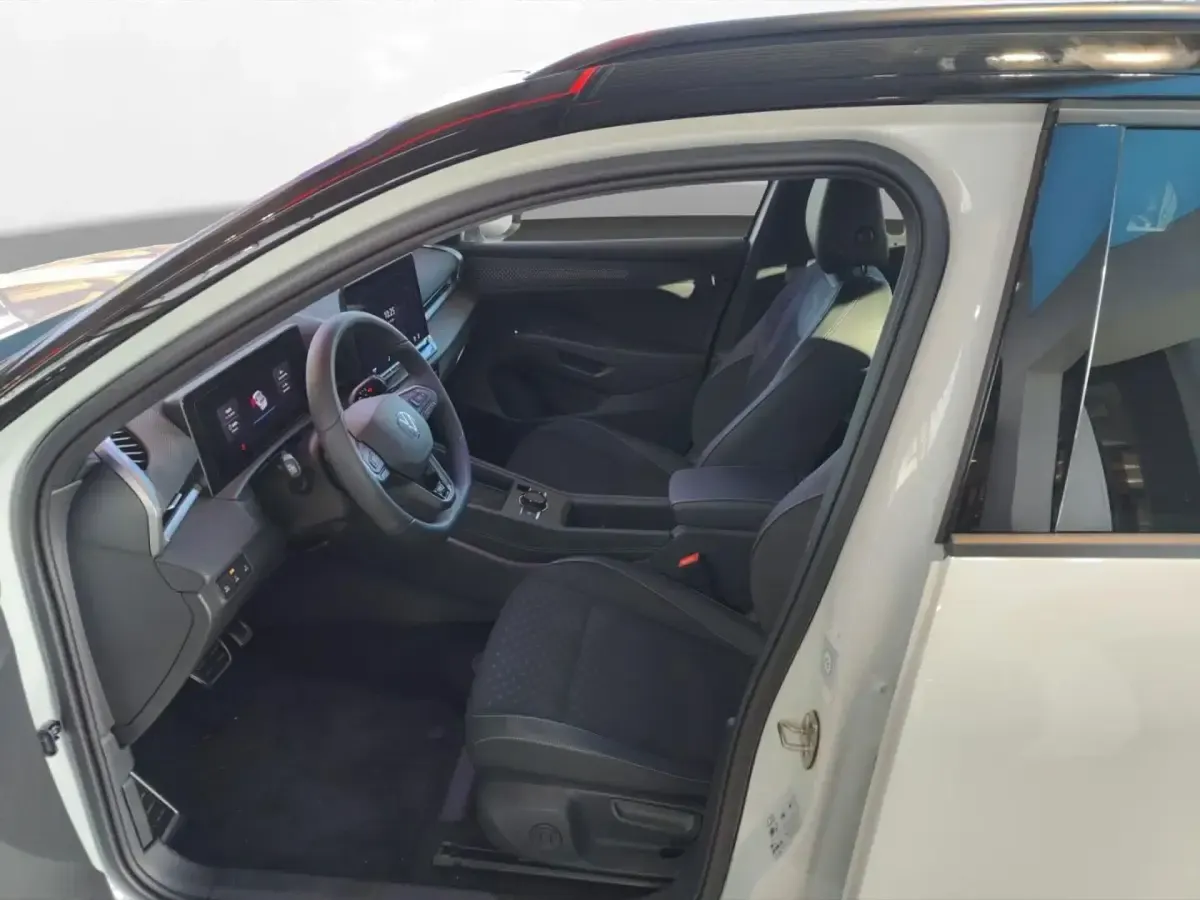 Gebraucht VW T-Roc R-line 150 PS (110 kW) 2026 SUV