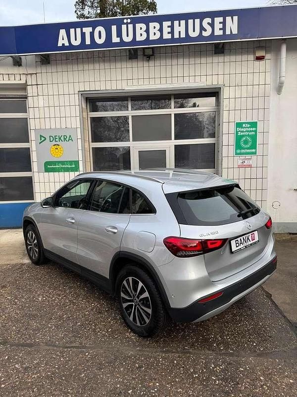 Gebraucht Mercedes GLA180 136 PS (100 kW) 2021 Iridiumsilber  metalliclack SUV