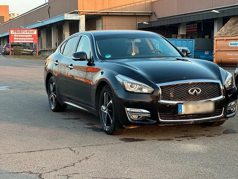 Schwarz Gebraucht 2016 Infiniti Q70 Limousine | 12.500 € - Bild 1/4
