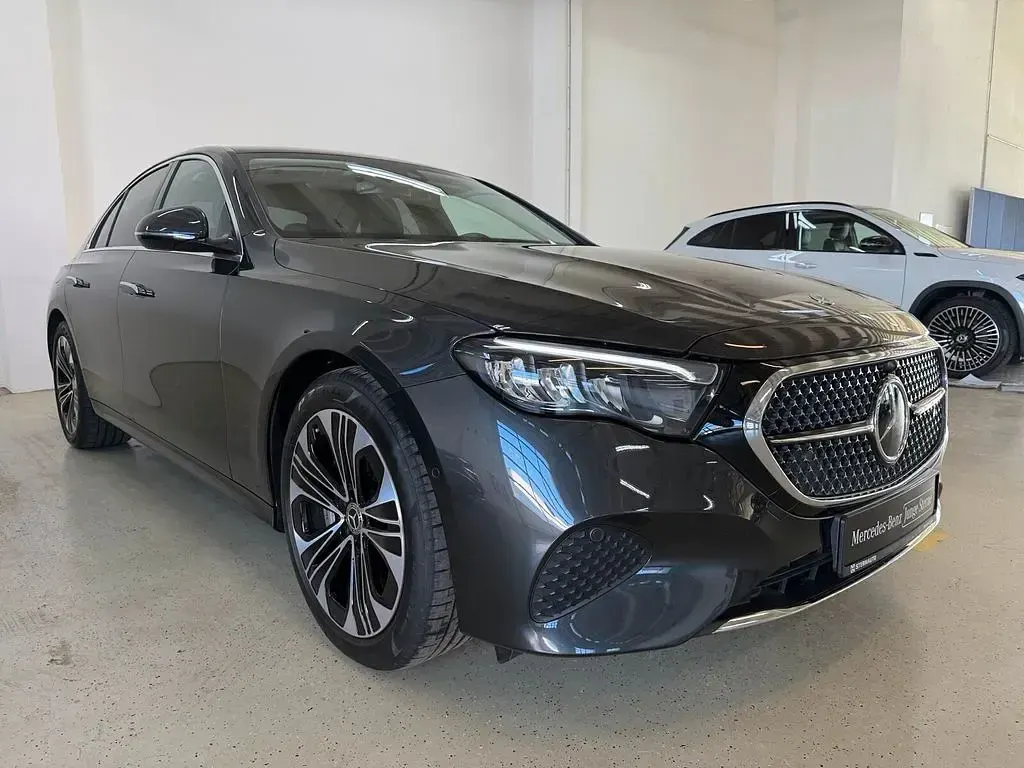 Gebraucht Mercedes E300 Avantgarde 313 PS (230 kW) 2024 Metalliclack graphitgrau Limousine