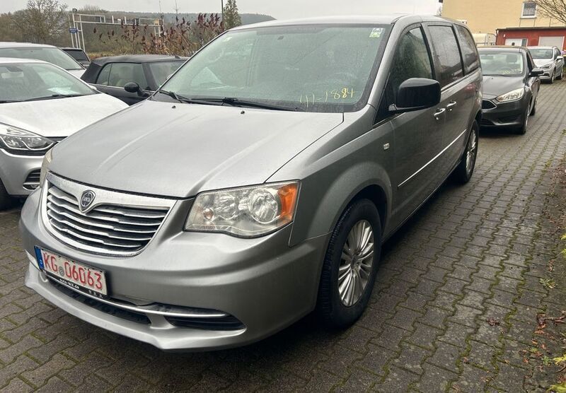 Grau Gebraucht 2014 Lancia Voyager Van / Kleinbus | 12.800 € (Fairer Preis) - Bild 1/4