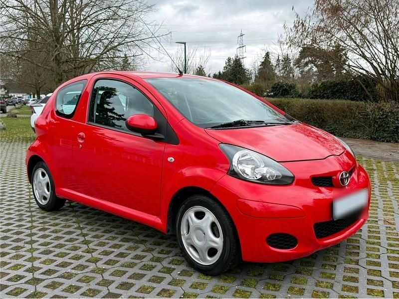 Gebraucht Toyota Aygo 68 PS (50 kW) 2009 Rot Kleinwagen