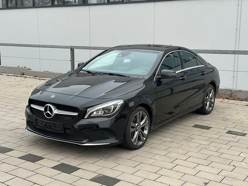 Schwarz Gebraucht 2017 Mercedes CLA180 AMG line Limousine | 17.490 € (Guter Preis) - Bild 1/4
