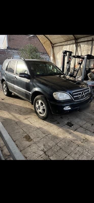 Gebraucht Mercedes ML270 163 PS (119 kW) 2001 Blau SUV