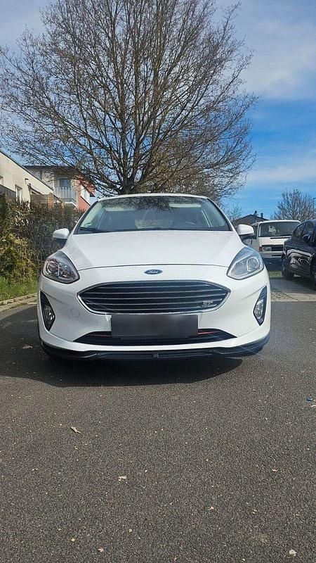 Gebraucht Ford Fiesta Titanium 101 PS (74 kW) 2018 Weiß Kleinwagen