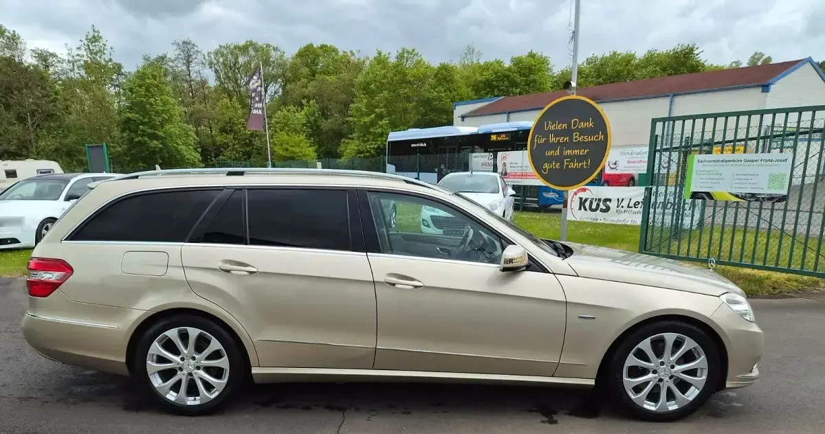 Używany Mercedes E300 Elegance 231 KM (169 kW) 2010 Szary Kombi