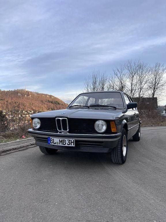 Grau Gebraucht 1982 BMW 315 Basis Kleinwagen | 9.500 € - Bild 1/4