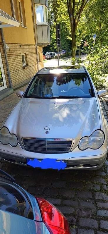 Gebraucht Mercedes C220 143 PS (105 kW) 2004 Limousine