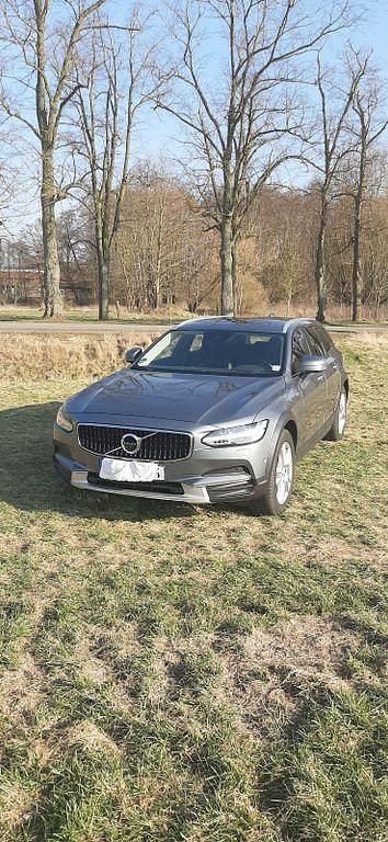 Używany Volvo V90 CC 190 KM (139 kW) 2018 Szary Kombi