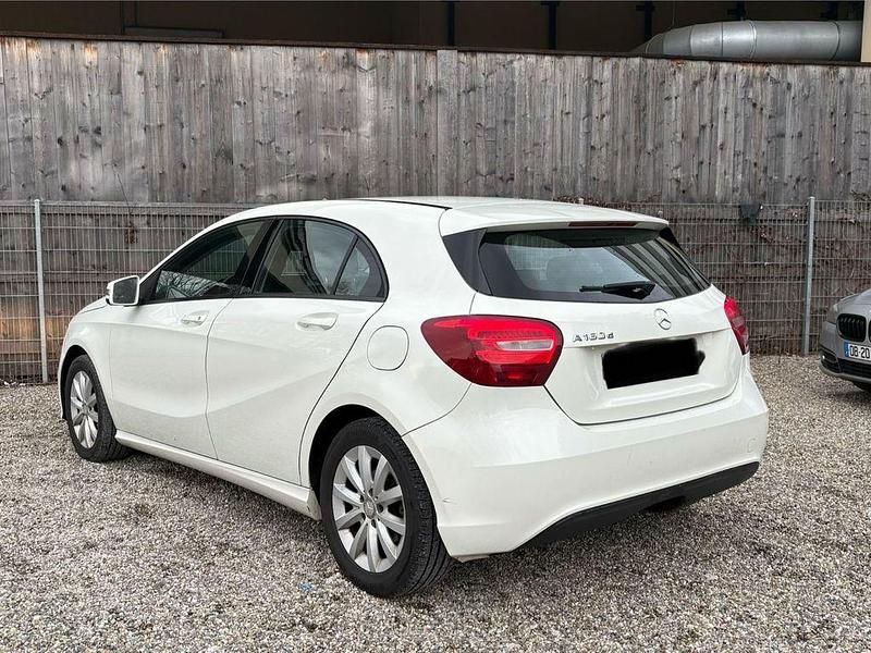 Gebraucht Mercedes A160 Style 90 PS (66 kW) 2016 Weiß Limousine