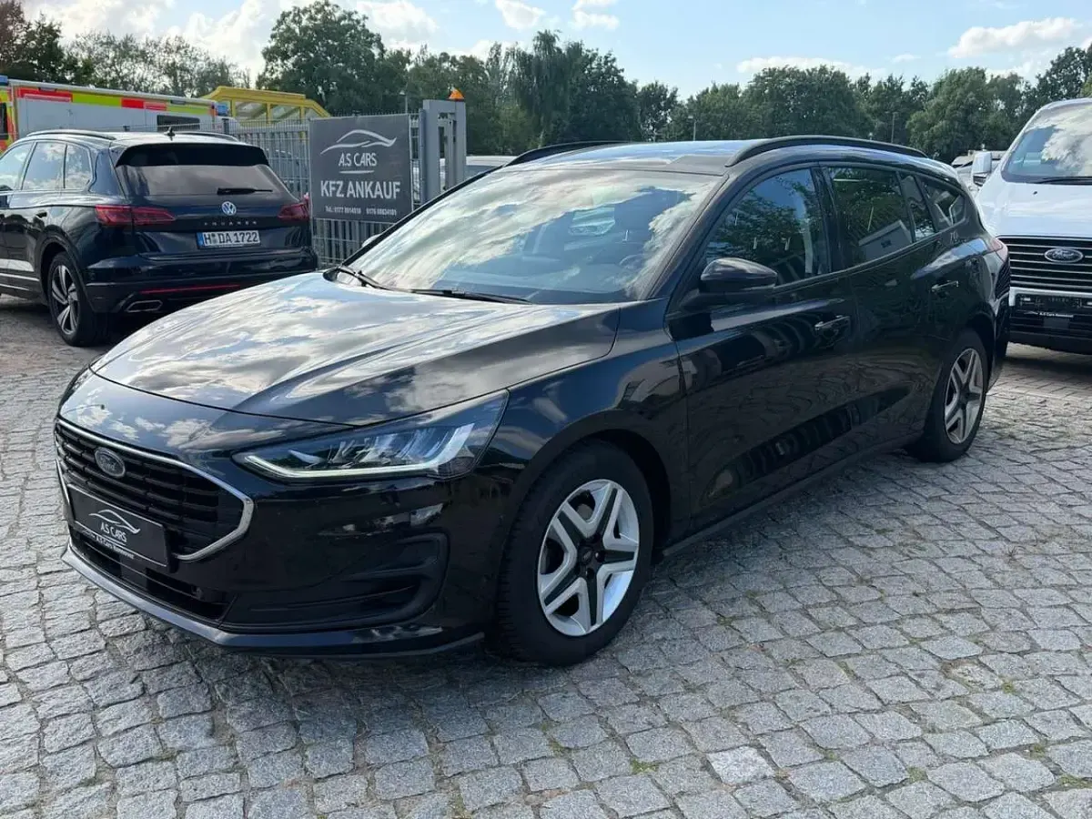 Gebraucht Ford Focus Cool & Connect 120 PS (88 kW) 2023 Agate black Kombi