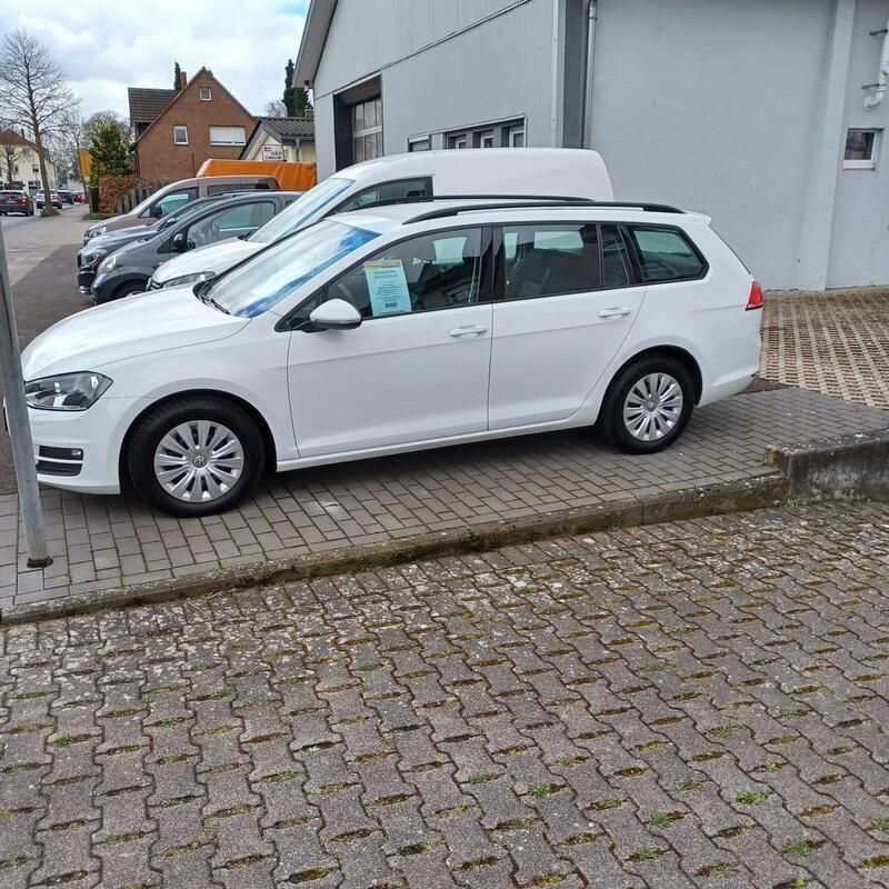 Weiß Gebraucht 2014 VW Golf VII Kombi | 8.599 € (Etwas zu teuer) - Bild 1/4
