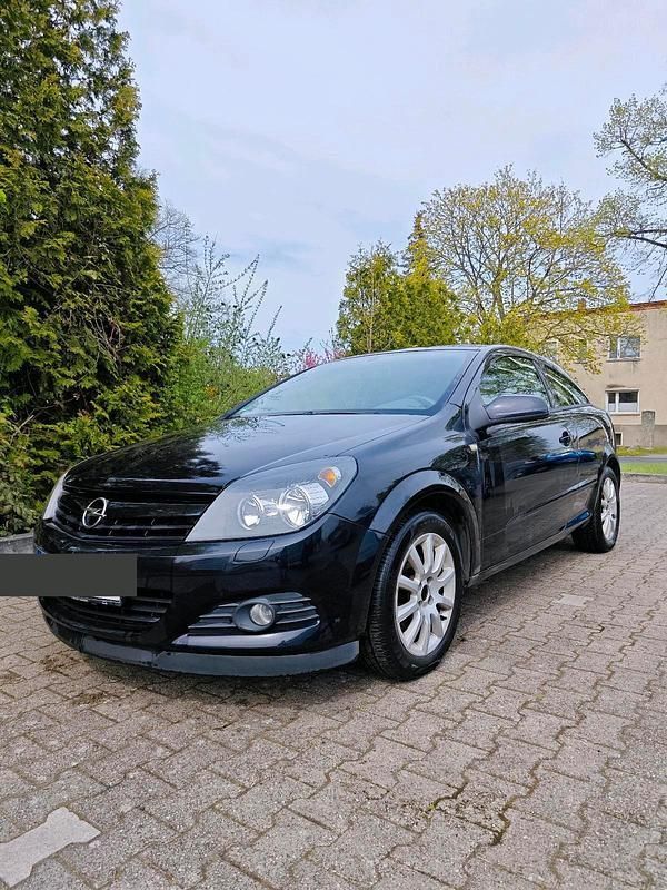 Schwarz Gebraucht 2005 Opel Astra GTC Limousine | 1.199 € (Fairer Preis) - Bild 1/4